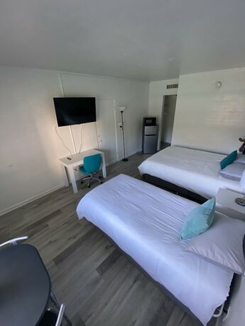 Imagen de la habitación del Hotel Uptown Suites. Foto 13