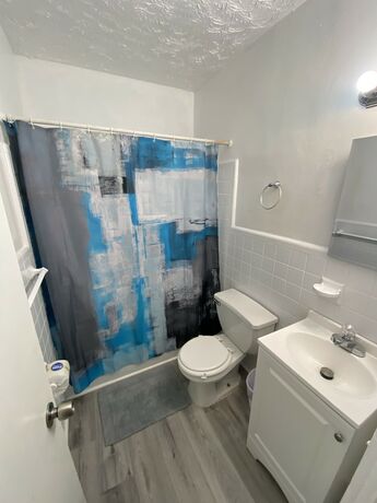Imagen de la habitación del Hotel Uptown Suites. Foto 15