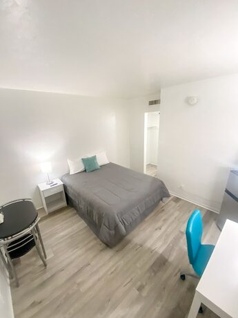 Imagen de la habitación del Hotel Uptown Suites. Foto 16