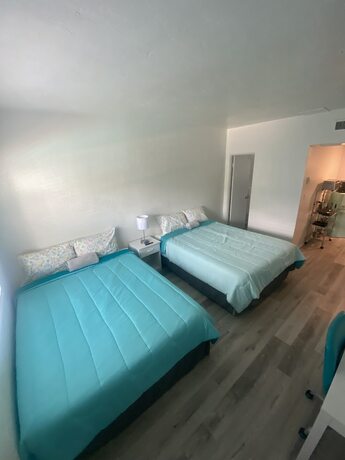 Imagen de la habitación del Hotel Uptown Suites. Foto 17