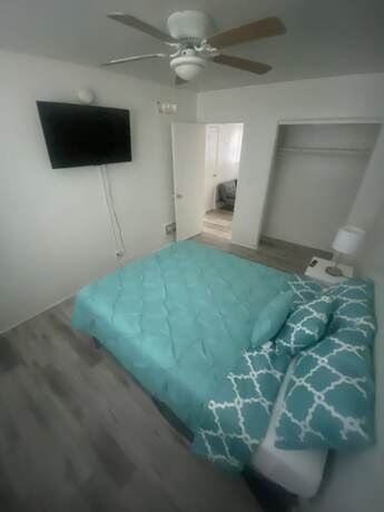 Imagen de la habitación del Hotel Uptown Suites. Foto 20