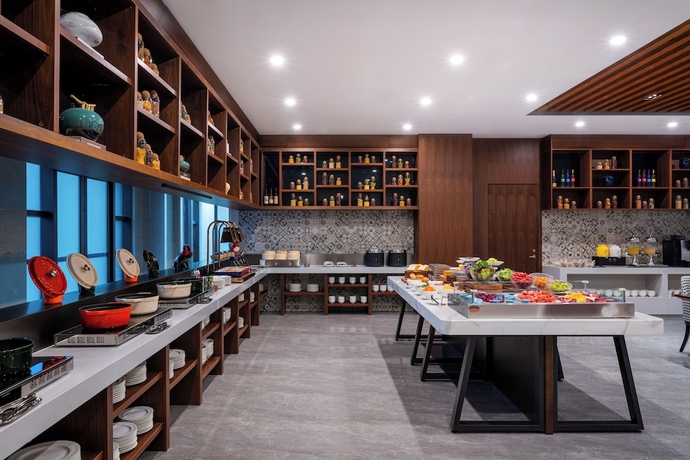 Imagen del bar/restaurante del Hotel UrCove By Hyatt Yangzhou Dongguan Street. Foto 2