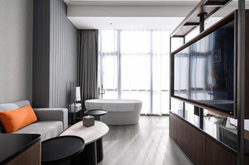 Imagen de la habitación del Hotel UrCove Shantou Yifei Zhugang New City Branch. Foto 17