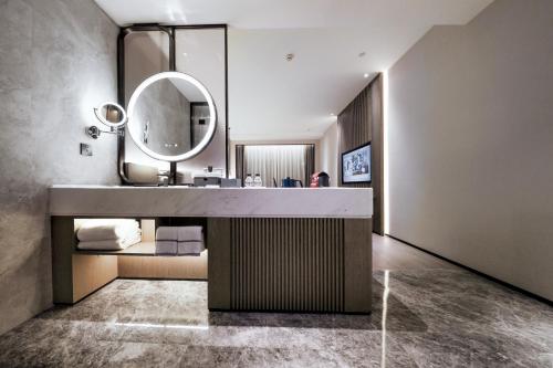 Imagen de la habitación del Hotel UrCove by HYATT Shenzhen Luohu. Foto 14