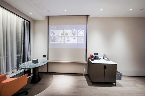 Imagen de la habitación del Hotel UrCove by HYATT Shenzhen Luohu. Foto 19