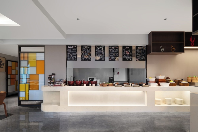 Imagen del bar/restaurante del Hotel UrCove by Hyatt Aksu Century Square. Foto 5