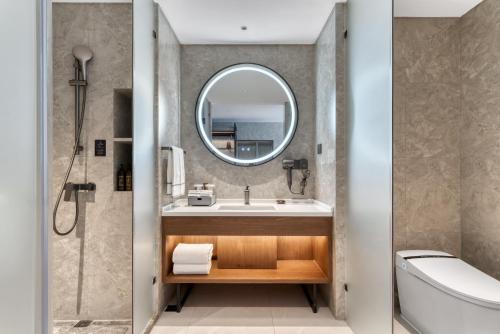 Imagen de la habitación del Hotel UrCove by Hyatt Jiashan Centre. Foto 5