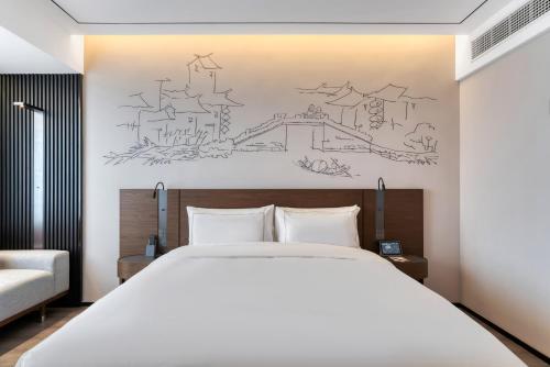 Imagen de la habitación del Hotel UrCove by Hyatt Jiashan Centre. Foto 9
