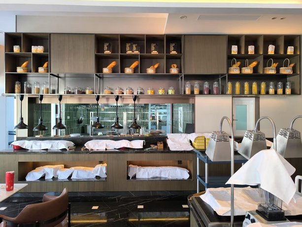 Imagen del bar/restaurante del Hotel UrCove by Hyatt Shanghai Xuhui West. Foto 2