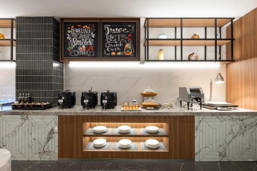 Imagen general del Hotel UrCove by Hyatt Tianjin West Railway STN. Foto 14