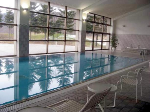 Imagen de la piscina del Hotel Urabandai Grandeco Tokyu Hotel. Foto 8