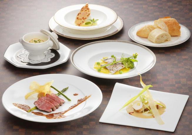 Imagen del bar/restaurante del Hotel Urabandai Grandeco Tokyu Hotel. Foto 6