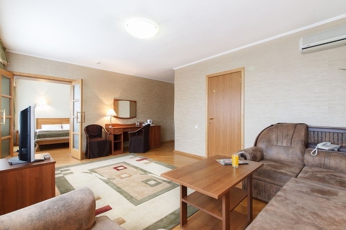 Imagen de los interiores del Hotel Ural. Foto 14