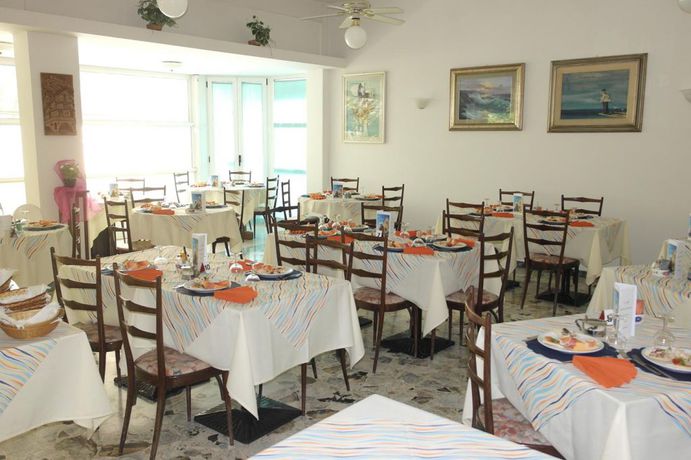 Imagen del bar/restaurante del Hotel Urania Nuova Gestione. Foto 3