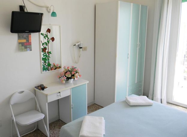 Imagen de la habitación del Hotel Urania Nuova Gestione. Foto 7