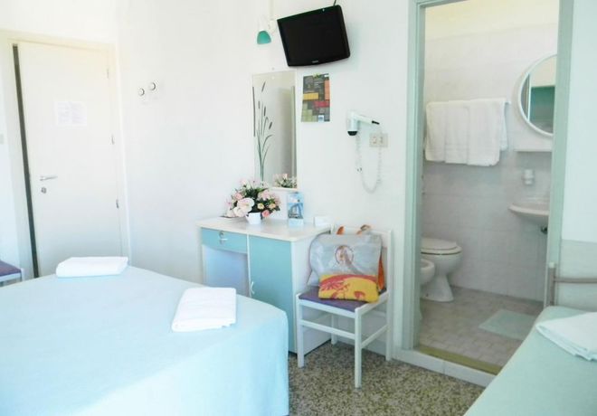 Imagen de la habitación del Hotel Urania Nuova Gestione. Foto 8