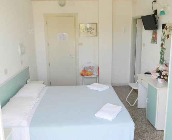 Imagen de la habitación del Hotel Urania Nuova Gestione. Foto 9