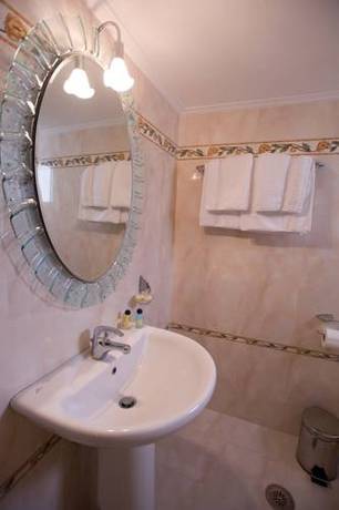 Imagen de la habitación del Hotel Urania, Pr&eacute;veza. Foto 6