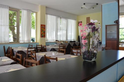 Imagen general del Hotel Urania, Riccione. Foto 1