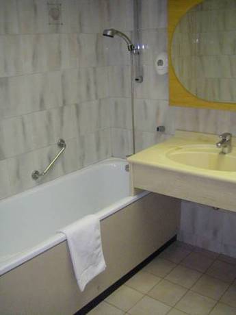 Imagen de la habitación del Hotel Urbain V. Foto 5