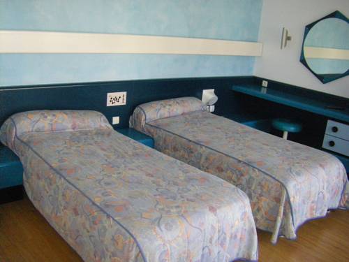 Imagen de la habitación del Hotel Urbain V. Foto 13