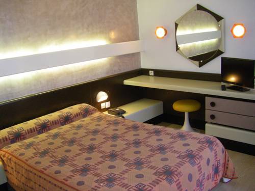 Imagen de la habitación del Hotel Urbain V. Foto 16