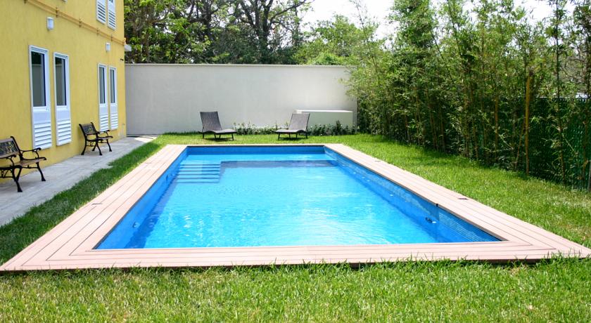 Imagen de la piscina del Hotel Urbainn. Foto 6