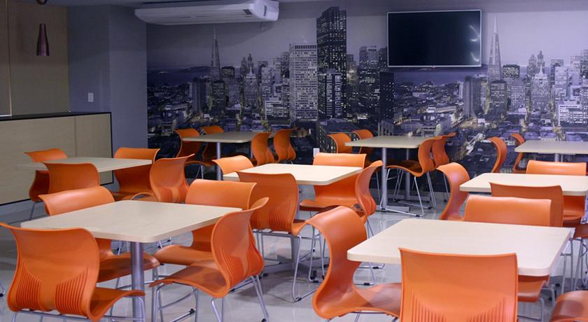 Imagen del bar/restaurante del Hotel Urbainn. Foto 2