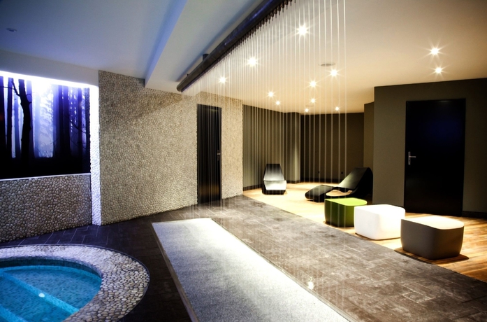 Imagen de la piscina del Hotel Urban Aix-les-bains, Bw Signature Collection. Foto 8