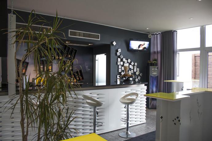 Imagen de los interiores del Hotel Urban Amadeos. Foto 11