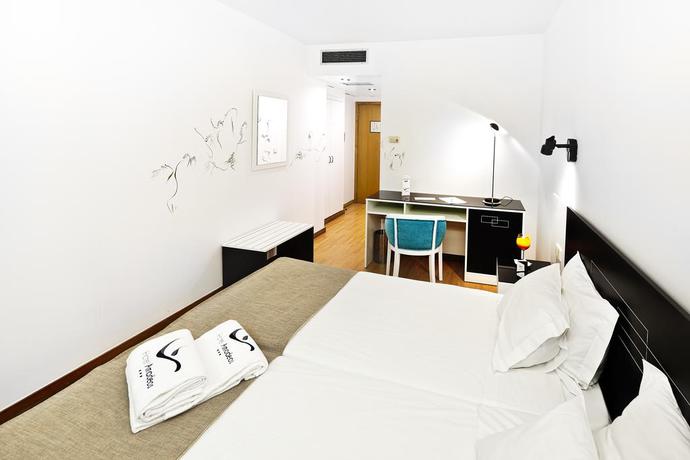 Imagen de la habitación del Hotel Urban Amadeos. Foto 4