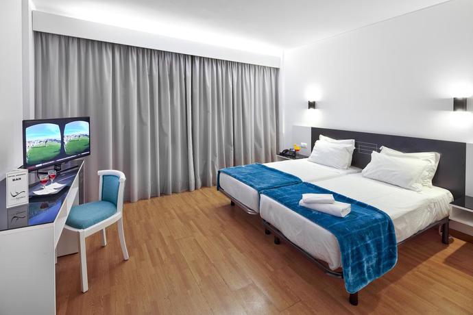 Imagen de la habitación del Hotel Urban Amadeos. Foto 6