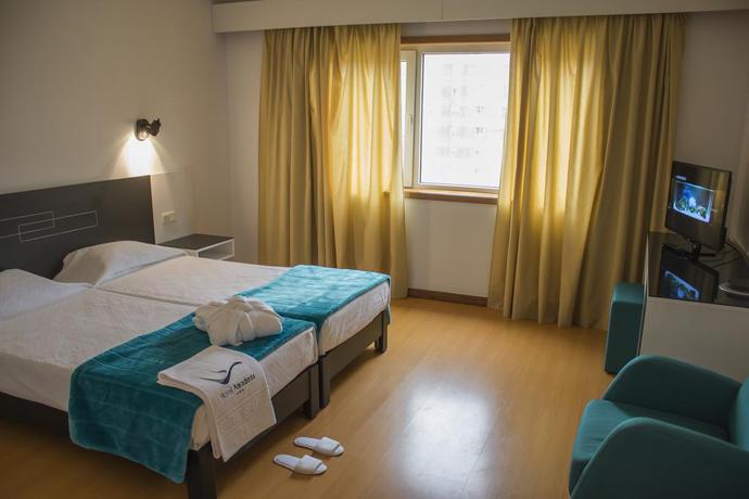 Imagen de la habitación del Hotel Urban Amadeos. Foto 7