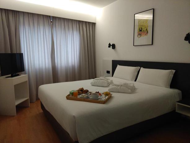 Imagen de la habitación del Hotel Urban Amadeos. Foto 9