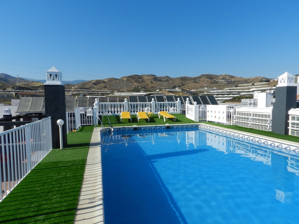 Imagen de la piscina del Hotel Urban Beach Torrox Costa. Foto 14