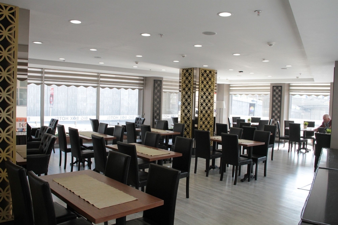 Imagen del bar/restaurante del Hotel Urban Bomonti. Foto 3