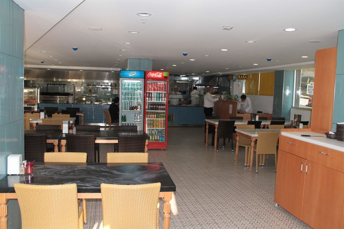 Imagen del bar/restaurante del Hotel Urban Bomonti. Foto 5