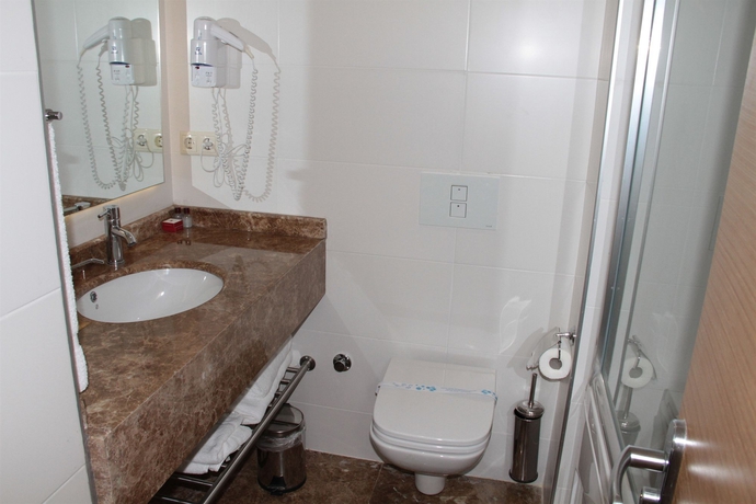 Imagen de la habitación del Hotel Urban Bomonti. Foto 9