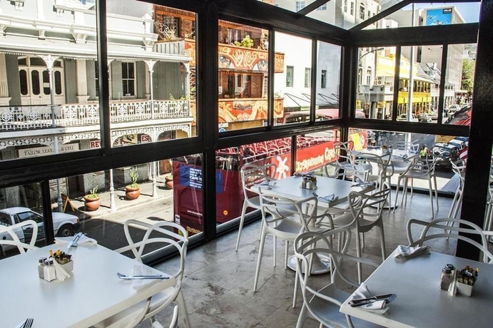 Imagen del bar/restaurante del Hotel Urban Chic Boutique. Foto 2