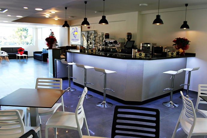 Imagen del bar/restaurante del Hotel Urban Dream Nevada. Foto 3