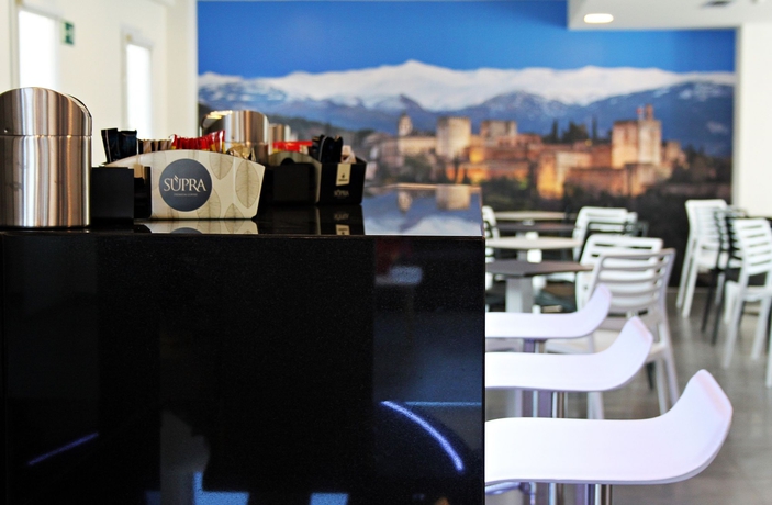 Imagen del bar/restaurante del Hotel Urban Dream Nevada. Foto 6