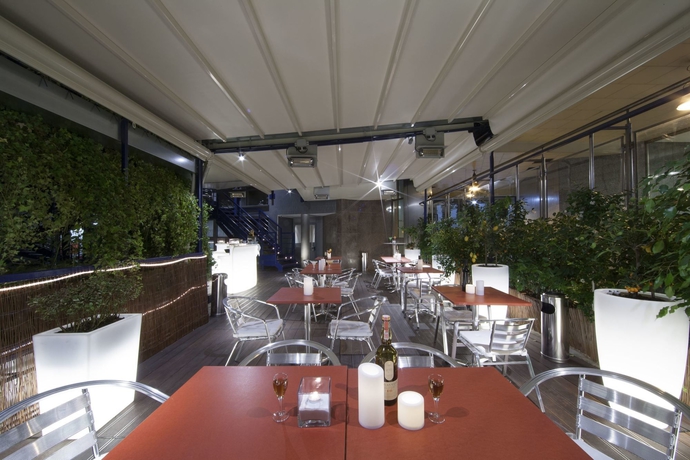 Imagen del bar/restaurante del Hotel Urban Hive Milano. Foto 2