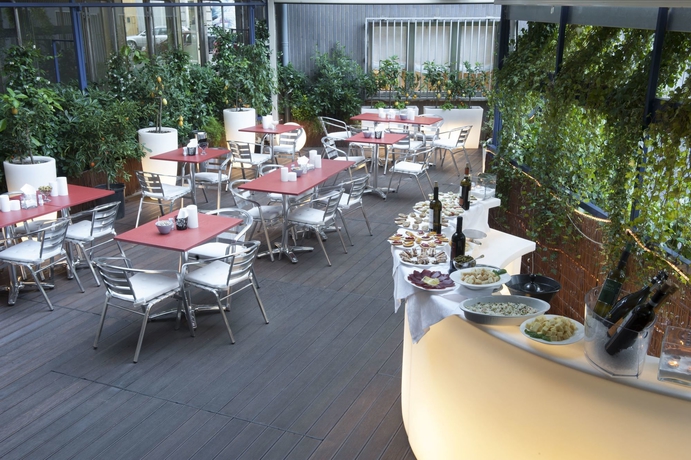 Imagen del bar/restaurante del Hotel Urban Hive Milano. Foto 6