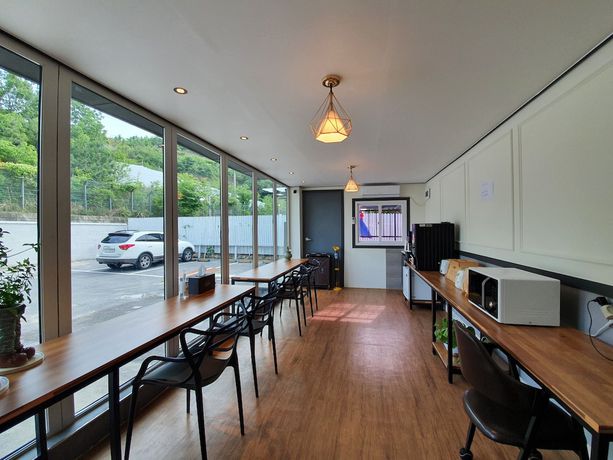 Imagen del bar/restaurante del Hotel Urban Island. Foto 1