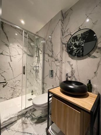 Imagen de la habitación del Hotel Urban Jungle. Orléans. Foto 2