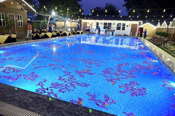 Imagen de la piscina del Hotel Urban Nature Farms. Foto 15