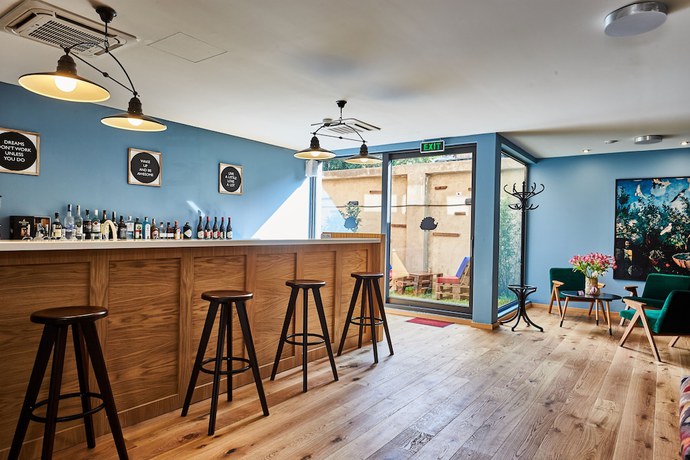 Imagen del bar/restaurante del Hotel Urban Park. Foto 2