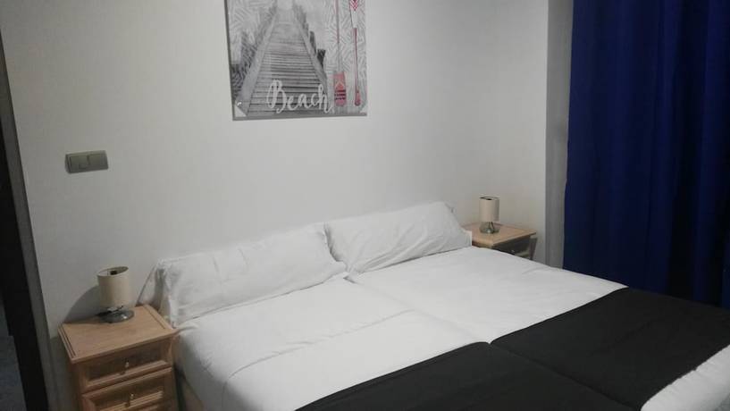 Imagen de la habitación del Hotel Urban Rooms Alicante. Foto 9