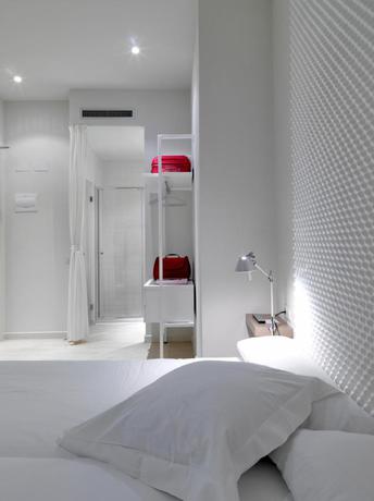 Imagen de la habitación del Hotel Urban Sea Atocha 113. Foto 2