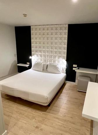 Imagen de la habitación del Hotel Urban Sea Atocha 113. Foto 8